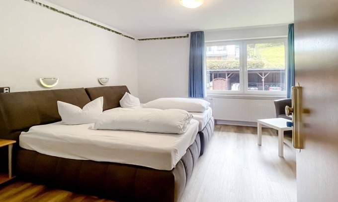 Zueschen House | Comfortable and versatile room -perfect for relaxation, work and exchange