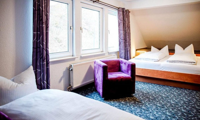 Zueschen House | Comfortable and versatile room -perfect for relaxation, work and exchange