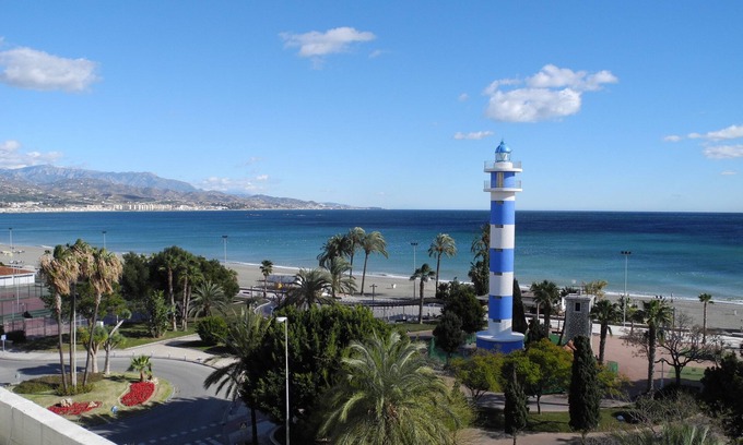 Torre del Mar Apartment | Comfortable apartment right on the beach
