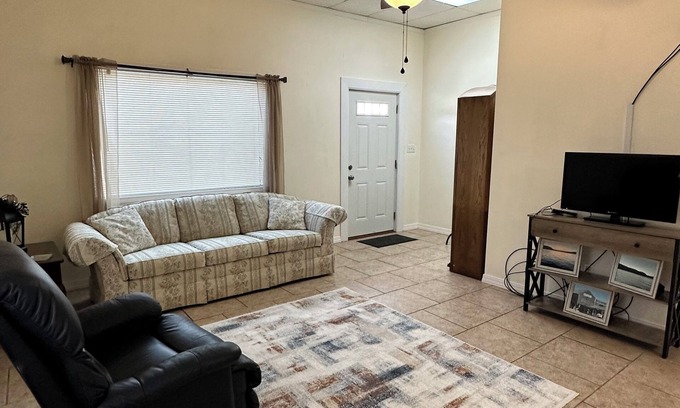 Monticello Apartment | Comfortable apartment close to town and 6 miles to Lake Cumberland!