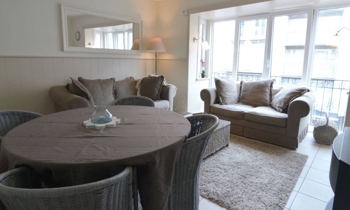 Wenduine Apartment | Comfortable apartment in the town centre, within walking distance of the ocean