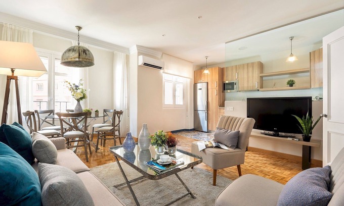 Ensanche Centro Apartment | Comfortable Apartment in Soho District. Tomas Heredia