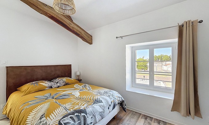 Anglade Apartment | Comfortable apartment in the heart of Blayais, ideal for workers and travellers