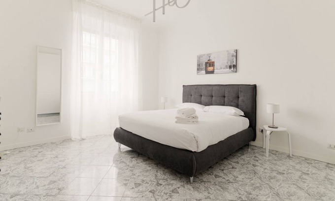 Navigli Apartment | Comfortable apartment of about 85 square meters, ideal for 4 people, located on the first floor of a building with a lift (NOT suitable for disabled people - there are some steps at the entrance).The property is located in a strategic area, full of servi