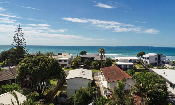 Papamoa Beach Apartment | Comfortable beach apartment, close to the water