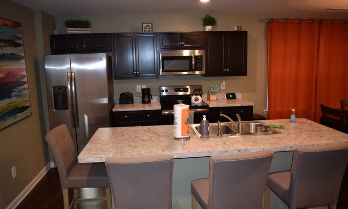 Mosby House | Comfortable, Beautiful Townhome in quaint neighborhood w/patio deck