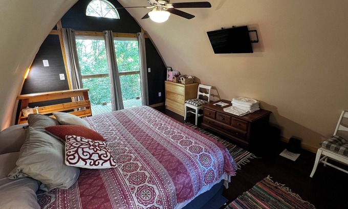 Mill Spring Cabin | Comfortable cabin in the mountains of North Carolina, located near TIEC.