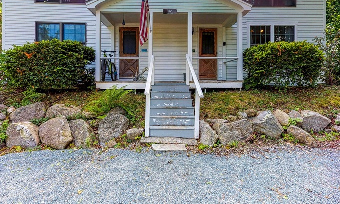 Castine Apartment | Comfortable Castine getaway w/ a full kitchen - walk to the waterfront
