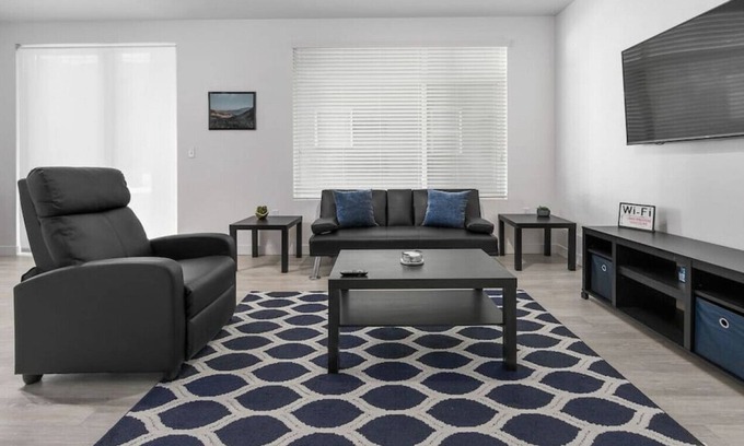 Salt Lake City Apartment | Comfortable ✭ Convenient ✭ Hot Tub, Gym +more