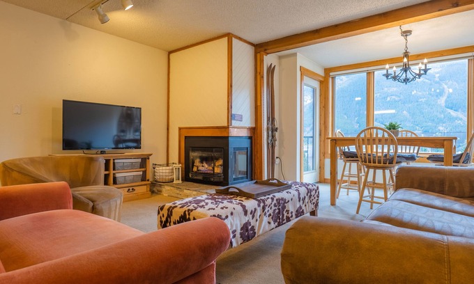 Copper Mountain Village Condo | Comfortable Cozy Condo. Short Walk to American Eagle Lift. SH402