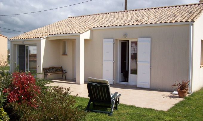 Longeville-sur-Mer House | COMFORTABLE HOUSE SLEEPS 6 WITH ENCLOSED GARDEN NEAR BEACH