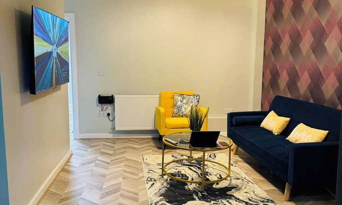Ashton-under-Lyne Apartment | Comfortable Cozy studio with all the amenities provided perfect for couple