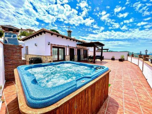 Canillas de Albaida House | Comfortable House in Canillas de Albaida with Shared Pool