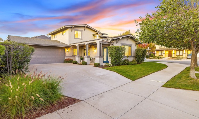 Arroyo Grande House | Comfortable home near beach with enclosed yard & patio, W/D, grill