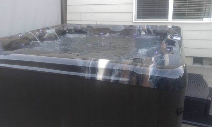 McMinnville House | Comfortable home with private hot tub