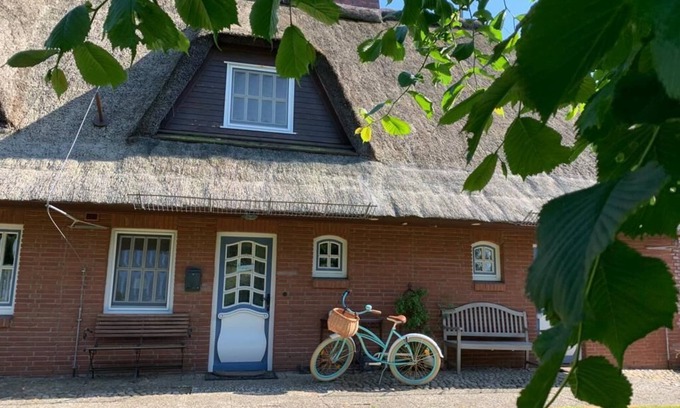Eiderstedt House | Comfortable house Landlust for 4 with garden and terrace in Garding