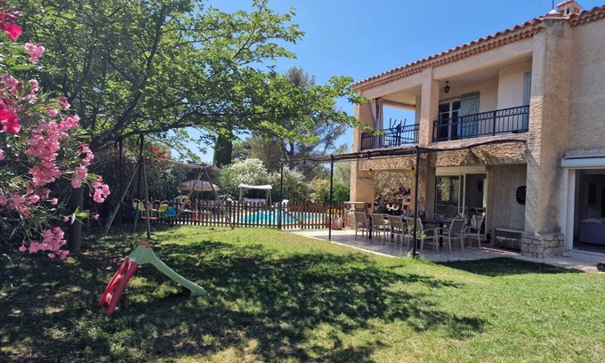 Gemenos Villa | Comfortable house with swimming pool