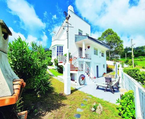 Faro House | Comfortable house with sea view in Viveiro, 200 m²