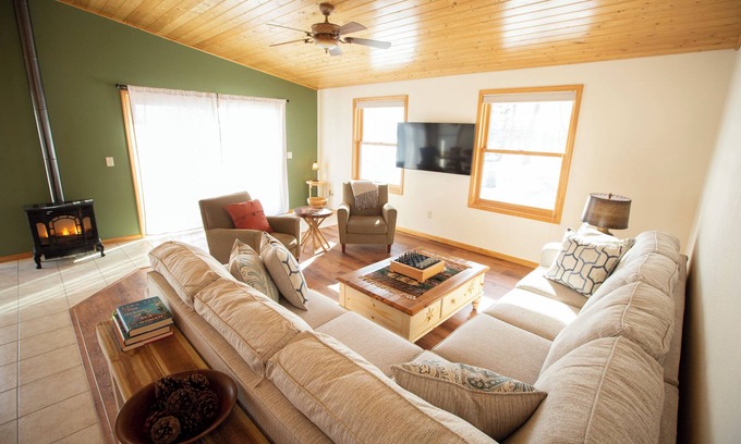 Deer River Cabin | Comfortable, modern, family-friendly cabin on 320-acre lake with many amenities