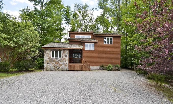 Timberline House | Comfortable mountain home is a short walk to the Timberline Trails!