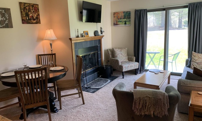 West Dover Condo | Comfortable, Redecorated Condo at Mount Snow
