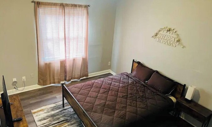 East Chattanooga Villa | Comfortable Rustic Villa Surrounded by trees(A)!
