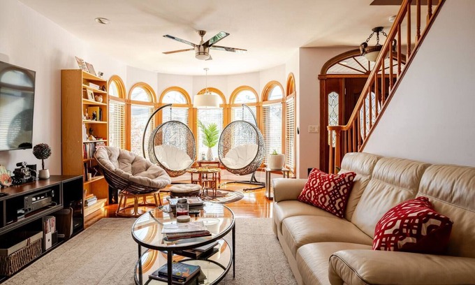 Everett House | Comfortable & Spacious Luxury Home w/Chef’s Kitchen only 15 mins to Boston