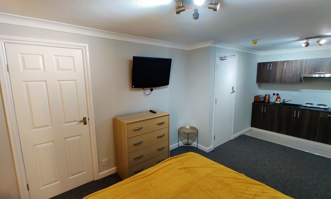 Ashford Apartment | Comfortable Studio/ Self-contained apartment in Ashford