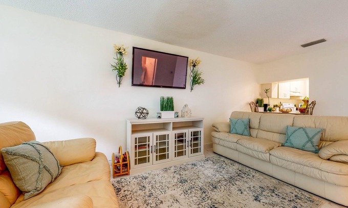 Margate House | Comfortable Townhouse with Pool Access, Full Kitchen & W/D - Dog-Friendly
