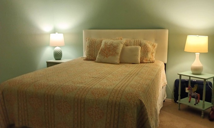 Las Campanas House | Comfortable Townhome in park like setting. Close to everything!