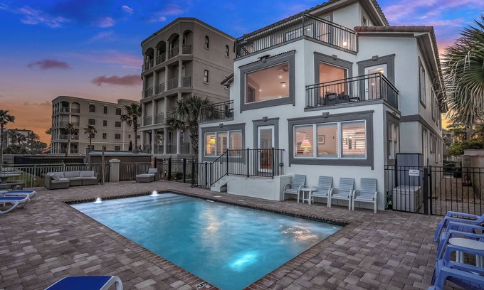 Jacksonville Beach House | Comfortable Retreat Beach House – City Center for numerous SHOPS & Restaurants!