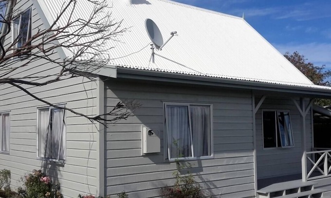 National Park Village House | COMFORTABLE WARM TWO STOREY HOME