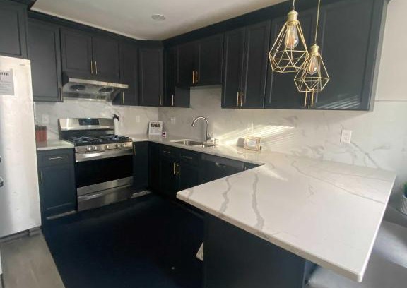 South Philadelphia Apartment | Comfortably Sleeps up to 14 - High Speed Wifi