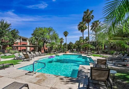 Camelback East Apartment | Comfy 2 bed 2 bath Phoenix Paradise with Pool and Gym