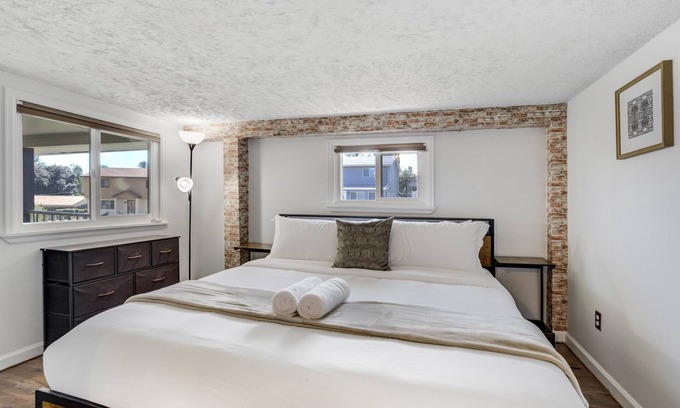 Central Colorado Springs House | Comfy 2 BR Den | Pet Friendly