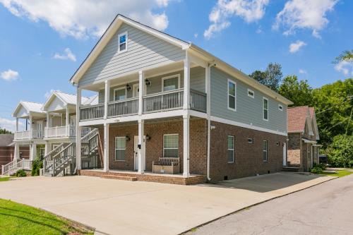 Eighth Avenue House | Comfy 2 Kitchen Home