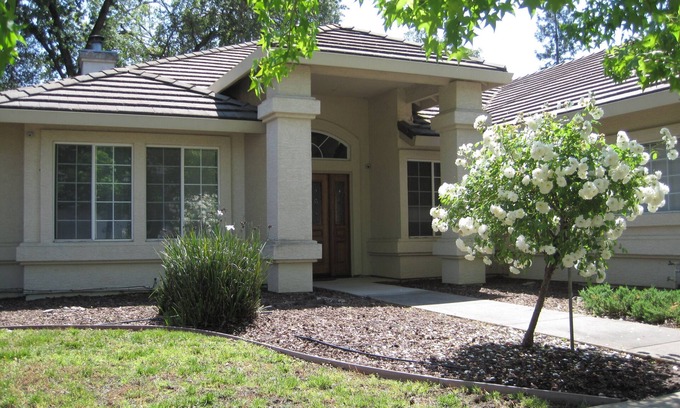 Citrus Heights Apartment | Comfy 3 beds/2 bath private unit with backyard