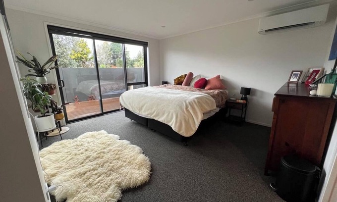 Waitara House | Comfy and Convenient Modern Waitara Home