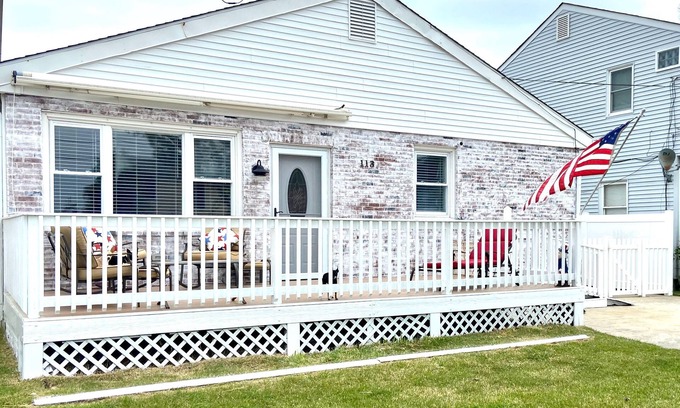 Brigantine House | Comfy and open beach bungalow! 1 block to ocean!