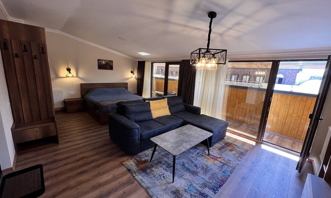 Chugureti Apartment | Comfy Apartment in Historic Building - Loft