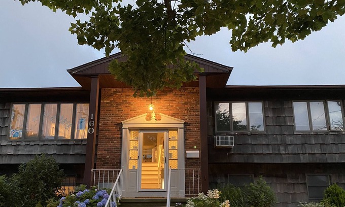 Lido Beach House | Comfy Beach House near all amenities, bring nothing but yourselves
