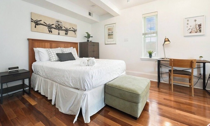Bloomfield Apartment | ♥Comfy Bloomfield Oasis ~ 5★ Location ~ ♛Queen Bed
