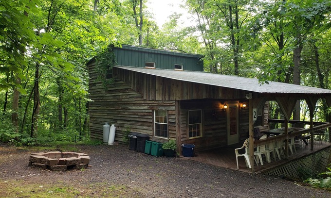 Huntingdon House | Comfy cabin in the woods with huge party deck