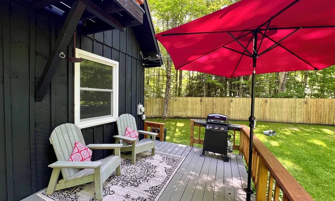Wilmington Ski Chalet | Comfy chalet near town, lake, skiing and hiking
