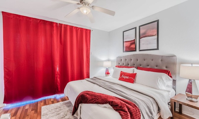 Turtle Creek Apartment | Comfy Chic Dallas Stay