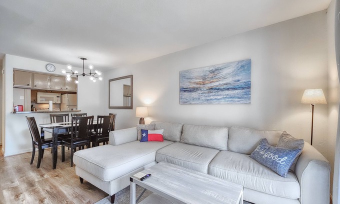 Walden on Lake Conroe Condo | Comfy Condo with Remote Office/Workspace - Closest Condo to Walden Golf Club!