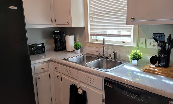 Austell House | Comfy Cozy Home near Six Flags