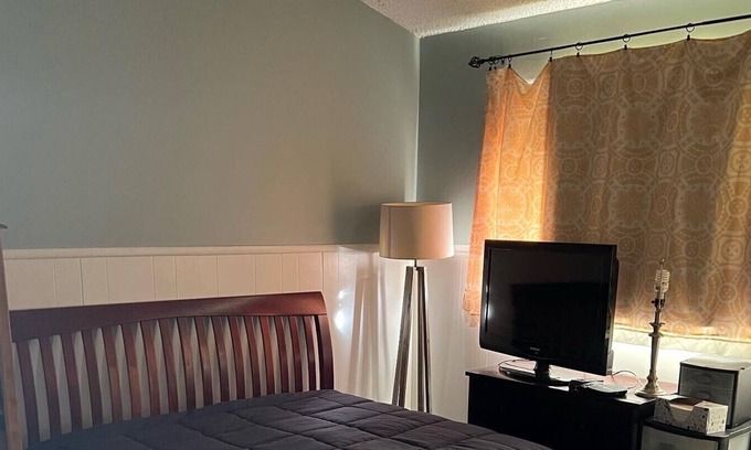 Winnetka House | COMFY COZY ROOM ON QUIET CUL-DE-SAC / HSR21-002190
