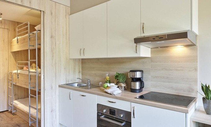 Westende Apartment | Comfy holiday apartment with balcony for 2 adults et 3 kids near the beach
