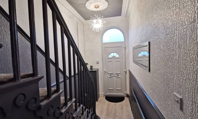 Birkenhead House | Comfy House 7 Beds + Sofabed + Free Parking + Wifi
